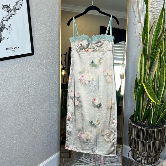 HOUSE OF CB 'Venus' Vintage Floral Midi Dress NWOT - Picture 9 of 15